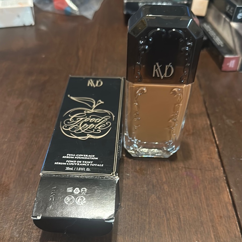 KVD Good Apple Foundation TAN 072